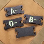Personalisierte leuchtende Blutgruppe Notfall medizinische Informationen Molle Indikator EDC Gear taktische Überleben Accessoire Geschenk für Outdoor-Enthusiasten