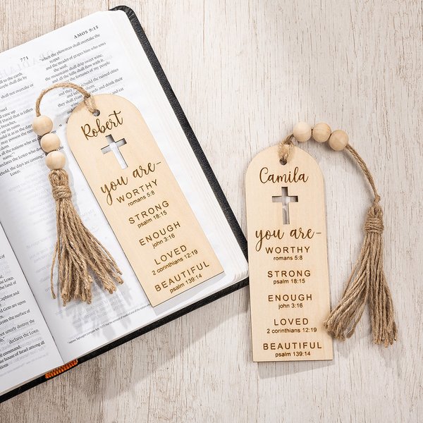 Personalisierte Bibel Vers Kreuz hölzerne Lesezeichen mit eingraviertem Namen und Perlen Quasten Geburtstag religiöse Taufe Geschenk für Familie Christen