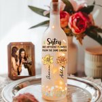 Hermanas personalizadas son diferentes Flores 2-8 Flores de nacimiento LED Lámpara de botella con nombre Decoración para el hogar Regalo de cumpleaños para la hermana Amigos