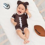 Henkilökohtainen amerikkalainen jalkapallo Sport Nopeasti kuivuva Baby Bodysuit nimi ja numero Baby Shower syntymäpäivälahja vastasyntyneille