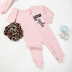 Personalisierte gestickten Leopard Initial Name 100% Baumwolle Baby Strampler Stirnband Set mit Reißverschluss Geburtstag Baby Dusche Geschenk für Neugeborene