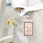 Portatarjetas con mosquetón personalizado con nombre fecha y flor de nacimiento impresión en estilo vintage accesorio para viaje regalo para mujeres