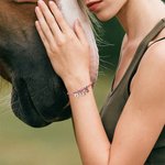 Ciondolo iniziale di pietra di nascita del cavallo personalizzato Bracciale di corda rosa Regalo di compleanno per bambini donne