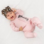 Personalisierte gestickten Leopard Initial Name 100% Baumwolle Baby Strampler Stirnband Set mit Reißverschluss Geburtstag Baby Dusche Geschenk für Neugeborene