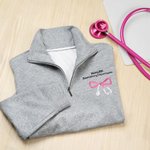 Personnalisé Brodé Bow Stethoscope Tubing T-shirt Quarter Zip Sweatshirt Hoodie with Text Nurse Day Appreciation Birthday Gift for Medical Staff