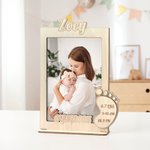 Cadre photo de table en bois gravé d'une empreinte de pied avec statistiques et nom Cadeau d'annonce de naissance pour nouveau-né Nouveaux parents
