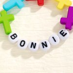 Personalisierte bunte Acryl Kreuze Perlen Armband mit Namen Taufe Geburtstag Geschenk für Kinder Christen