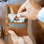 Personalized Cute Cartoon Hugging Bear Sitting with Mountain View Wallet Card with Names and Title Happy Father's Day Birthday Gift for Dad Grandpa