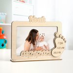 Cadre photo de table en bois gravé d'une empreinte de pied avec statistiques et nom Cadeau d'annonce de naissance pour nouveau-né Nouveaux parents