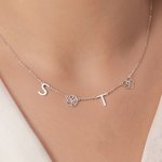 Collier Personnalisé avec 1-6 Fleur de Naissance Pierre de Naissance Initiale Cadeau Fête des Mères Anniversaire Pour Maman