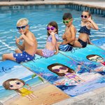 Toalla de playa personalizada de tamaño grande con personaje de dibujo animado y nombre regalo para fiesta en la playa para niños en verano