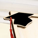 Personalised Tassel Bachelor Hat Wooden Photo Frame with Name and Base Desk Decorarion Class of 2025 Graduation Gift for Graduates