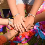 Braccialetto di perline personalizzato multicolore con ciondolo del coniglio dell'equipaggio del cugino con testi di famiglia Gioielli Festa Anniversario Regalo di compleanno per bambini Cugini