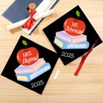 Gepersonaliseerde Appel Boek Naam Afstuderen Cap Topper Decoratie met Graad en Jaar School Afstuderen Gift voor Leraren Afgestudeerden
