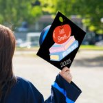 Gepersonaliseerde Appel Boek Naam Afstuderen Cap Topper Decoratie met Graad en Jaar School Afstuderen Gift voor Leraren Afgestudeerden