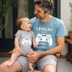 Personlig Level Up Gamepad 100% bomull Baby Bodysuit och T-shirt Set med namn och smeknamn Första fars dag Baby Shower Present till baby pappa