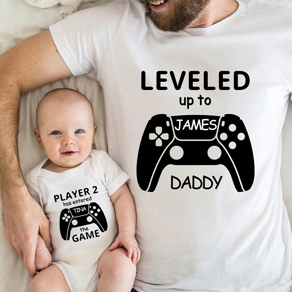 Ensemble body et t-shirt pour bébé Level Up Gamepad 100% coton avec nom et prénom Premier cadeau de fête des pères pour la douche de bébé pour le papa de bébé