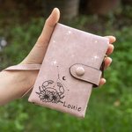 Portefeuille en cuir à trois volets avec nom et signe du zodiaque personnalisé Cadeau d'anniversaire pour elle