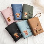 Portafoglio da polso personalizzato in pelle di mucca delle Highlands con portacarte e nome, regalo di compleanno per le donne amanti delle mucche delle Highlands.