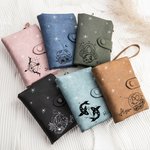 Portefeuille en cuir à trois volets avec nom et signe du zodiaque personnalisé Cadeau d'anniversaire pour elle