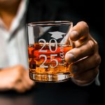 Gepersonaliseerde Graduation Cap Naam Whiskey Rocks Glass met School Naam en Jaar Afstuderen Party Verjaardagscadeau voor afgestudeerden klasgenoten Drinkers