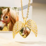 Personalizzato Cubic Zircon Guardian Angel Wings Heart Photo Women Necklace Compleanno San Valentino Memorial Gift per gli amanti del cavallo