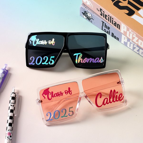 Personalized Graduation Cap Class of 2025 Gradient Square Sunglasses with Year and Name Party Favor Graduation Ceremony Gift for Graduates Friends