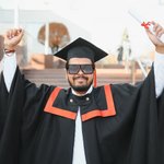 Personalized Graduation Cap Class of 2025 Gradient Square Sunglasses with Year and Name Party Favor Graduation Ceremony Gift for Graduates Friends