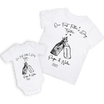 Personalisiertes Our First Father’s Day T-Shirt Body aus Baumwolle mit Bier-Babyflasche-Stoß Muster Namen Vatertag Geschenk für Neugeborene Papa