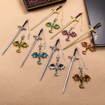 Personalisiertes Fantasy Drache Schwert Lesezeichen mit Namen Perle Stern Lesezubehör Geburtstag Geschenk für Leseratten Bücherwürmer Drachenliebhaber