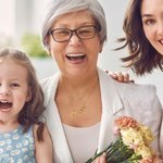 Personligt födelsesten födelsedag blomma ihåligt hjärta halsband med 1-8 graverade namn Familjesmycken födelsedag årsdag present till mormor mamma