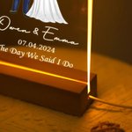 Personalized Cartoon Bride and Groom Acrylic LED Night Light with Name Date and Wooden Base Wedding Anniversary Gift for Newlyweds Couple