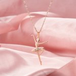 Collana personalizzata con nome inciso e ciondolo a forma di una ballerina regalo ideale per compleanno per donne ragazze o appassionate di danza