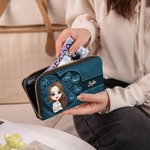 Cartera larga personalizada de cuero PU con 1 a 8 nombres y compartimentos con personaje de dibujos animados regalo para mujeres en Día de la Madre