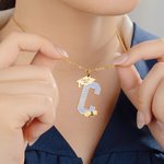 Personligt emaljerat halsband med initialer och namn Graduation Cap Graduation Gift för 2025 års studenter Klasskamrater