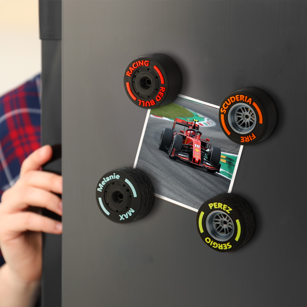 Aimant frigo personnalisé imprimé en 3D pour pneus de voiture avec texte Compétition de course Souvenir Cadeau d'anniversaire pour les fans de pilotes de course
