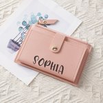 Personligt Enkelt namn PU läderplånbok med kortplatser Födelsedag Bruddusch Jubileum Present till kvinnor Brudtärnor