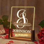 Henkilökohtainen Alkuperäinen akryyli LED-yövalo puupohjalla ja nimellä Lahja Home Decor Hääpäivä Newlywed Pariskunta