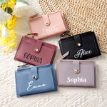 Personligt Enkelt namn PU läderplånbok med kortplatser Födelsedag Bruddusch Jubileum Present till kvinnor Brudtärnor