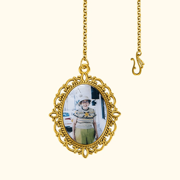 Personalized Vintage Lace Oval Photos Graduation Cap Charm with Engraved Text Disc Graduation Ceremonies Gift for Class of 2025 Graduates