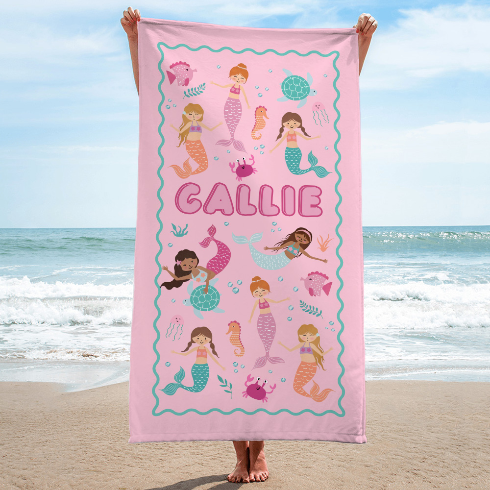 Serviette de plage personnalisée en microfibre avec nom pour le monde de l'océan, la sirène et le requin, à séchage rapide. Cadeau d'anniversaire essentiel pour les filles et les garçons.