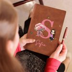 Taccuino A5/A6 in pelle PU personalizzato con personaggio fiore di nascita nome e iniziale kit scolastico regalo di compleanno per amici o famiglia