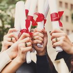 Personlig studentmössa Mascot Sports Icon Birthstone Stämplad ring med skolans namn och år Graduation Anniversary Gift for Graduates Klasskamrater