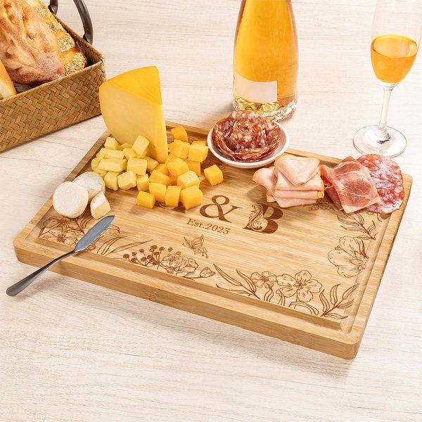 Planche à découper pour charcuterie en bambou FSC avec initiales et Juice Groove Cadeau de mariage et de pendaison de crémaillère pour les couples