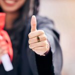 Personlig studentmössa Mascot Sports Icon Birthstone Stämplad ring med skolans namn och år Graduation Anniversary Gift for Graduates Klasskamrater