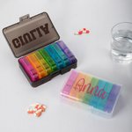 Scatola portapillole settimanale personalizzata in plastica con nome colori arcobaleni per ogni giorno regalo pieno di significato per donne e uomini