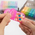 Scatola portapillole settimanale personalizzata in plastica con nome colori arcobaleni per ogni giorno regalo pieno di significato per donne e uomini