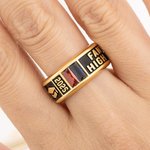 Personlig studentmössa Mascot Sports Icon Birthstone Stämplad ring med skolans namn och år Graduation Anniversary Gift for Graduates Klasskamrater