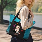 Gepersonaliseerde Cartoon Fashion Girl Lipstick Design grote draagtas met naam en mesh Pocket Travel Essentials Verjaardagscadeau voor vrouwen