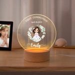 Personalisierte Kranz Cartoon Mädchen LED-Nachtlicht mit hölzernen Basis Name und Datum Erstkommunion Keepsake Taufe Geschenk für Goddaughter Mädchen